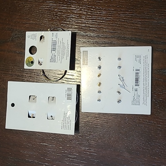 Hoops studs earring bundle all New with Tag gold and silver tone small and large - Picture 5 of 7